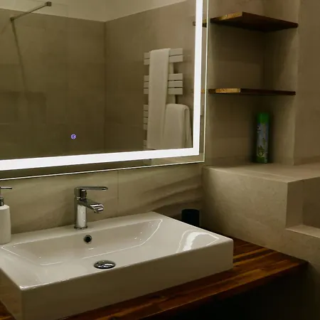 Apartment Spacieux Et Renove Au Coeur De Biarritz, A Deux Pas De La Et Des Commerces - Fr-1-239-802 *
