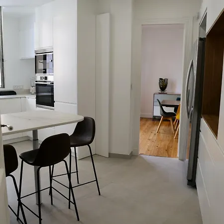Spacieux Et Renove Au Coeur De Biarritz, A Deux Pas De La Et Des Commerces - Fr-1-239-802